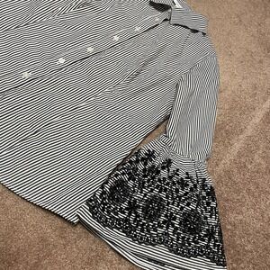 CALVIN KLEIN Bell Embroidered Sleeves Blouse‎ Top Black White Small 100% Cotton